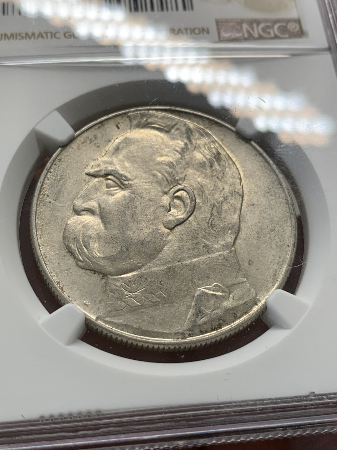 《竞宝斋》第93场-本周日，周一2场连拍（全场不限金额包邮） NGC AU58 波兰第二共和国1937年10兹罗提大银币 背面状态极好，可惜正面有磨损，给了58，该品种通货常见，好品少见