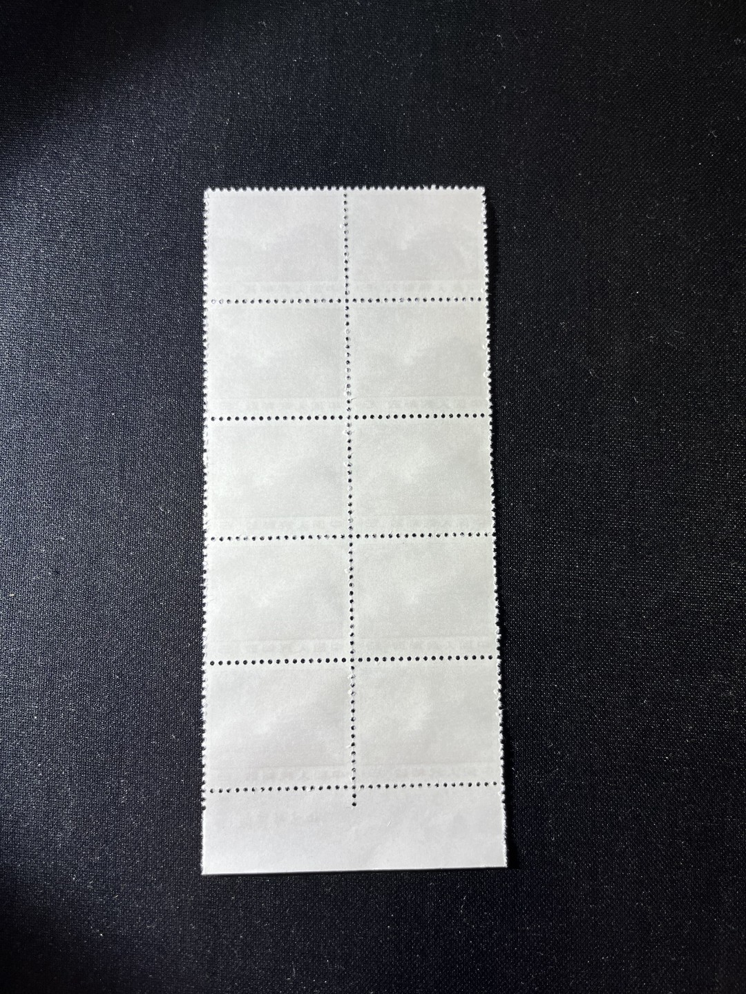 洪涛臻品 精选邮票限时拍卖第二十期 普无号  8分天安门红太阳，厂名，10方连，收藏级品相一组，三俗稀缺，版撕嘎嘎绝，红色图案非常漂亮，正红背白，集邮册中必不可少的一组，版撕精品小票，多多益善，价值洼地，全品可评级，所有拍品包过灯，注意捡漏