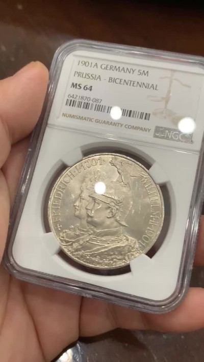 《竞宝斋》第93场-本周日，周一2场连拍（全场不限金额包邮） NGC-MS64 德国普鲁士1901年建国200周年纪念5马克大银币