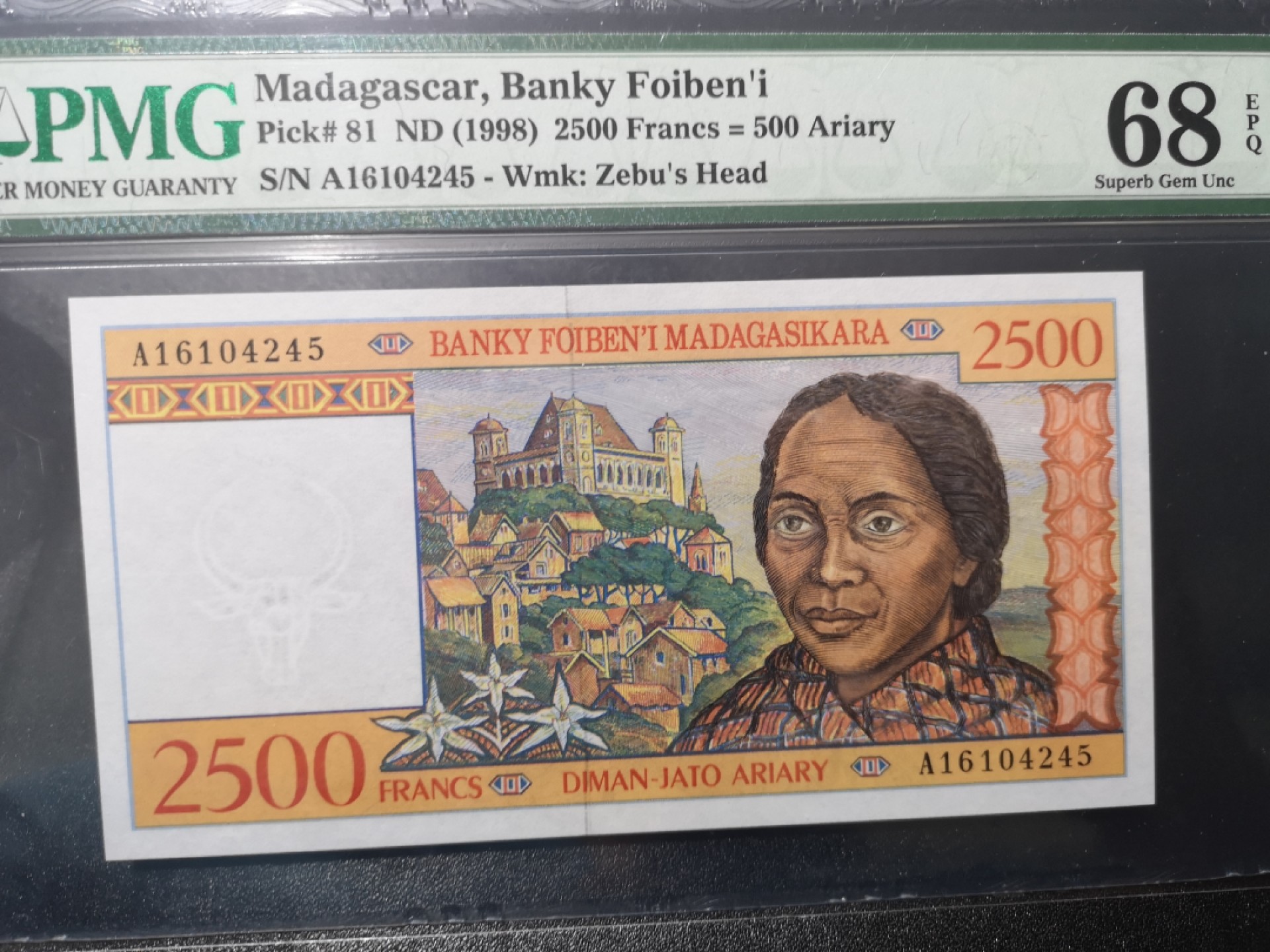 《外钞收藏家》第二百零一期 1998年马达加斯加2500法郎 PMG68 超高分