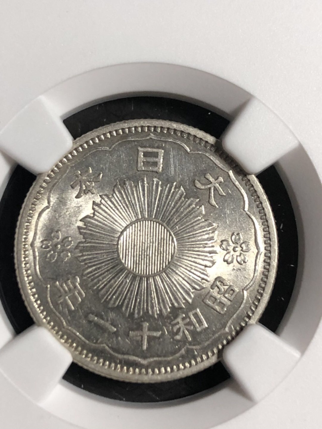 NGC评级61分双凤银币