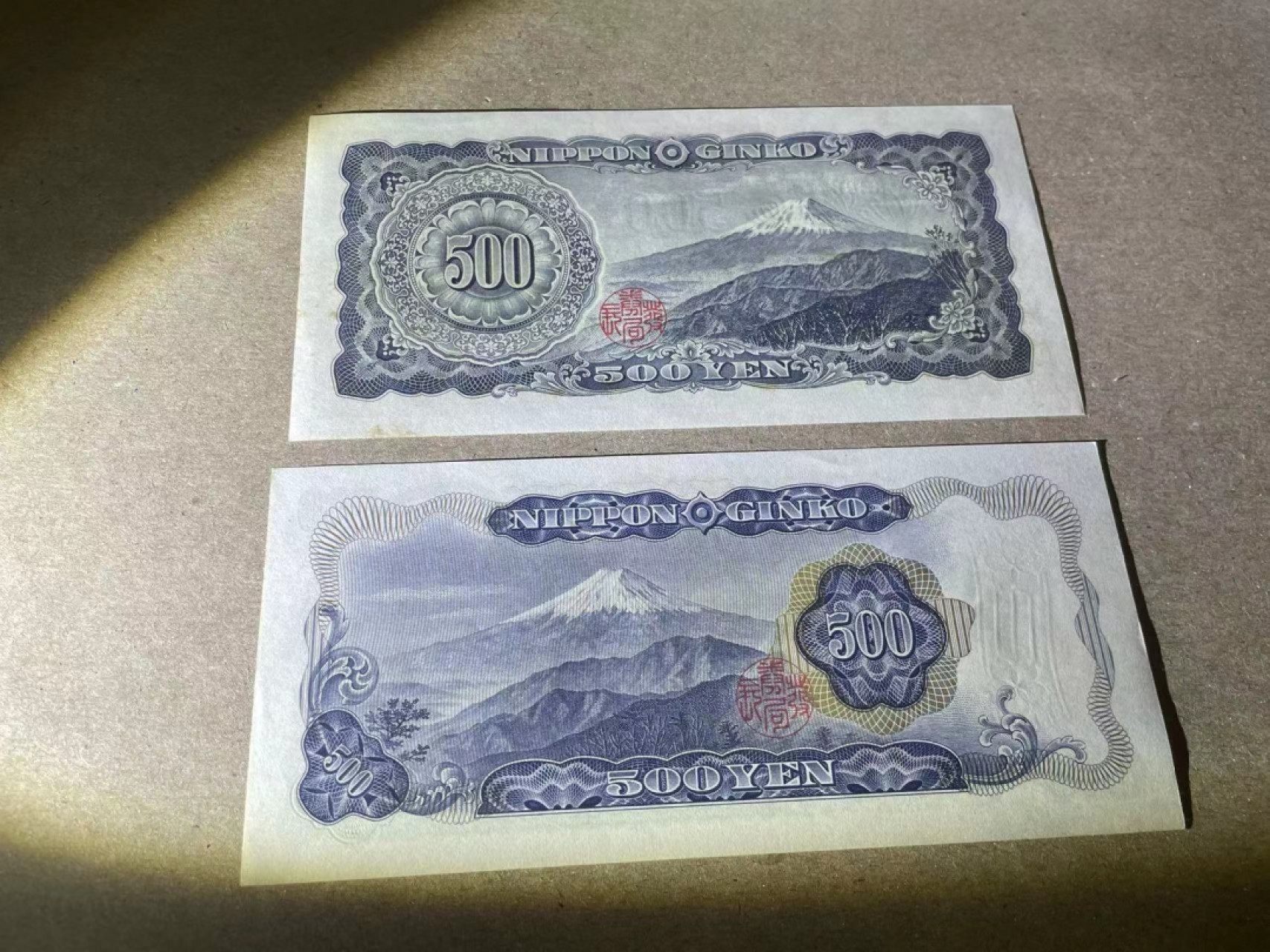 【Blue Auction】✨世界纸币精拍第222期 ——冠军舍那 【一组2张】日本 不同版本500日元一组 UNC- （有印子 有黄）