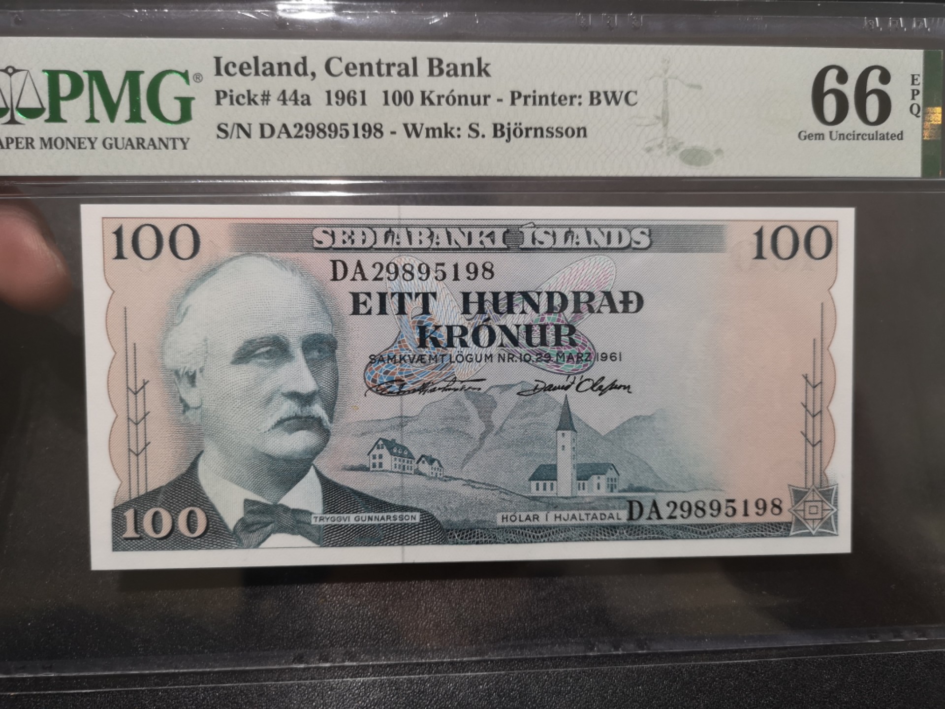 《外钞收藏家》第二百零一期 1961年冰岛100克朗 PMG66 无47尾8 BWC作品