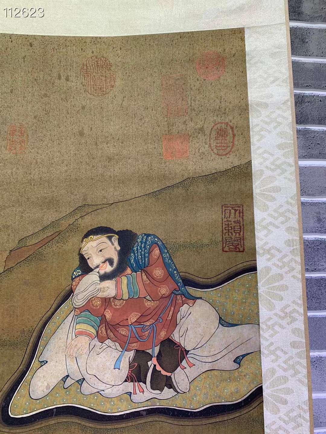 顾闳中（910～980），江南人，五代十国中南唐人物画家，丝绢人物画，材质，绢布，画工精细，人物神情生动，线条流畅，保存完整。