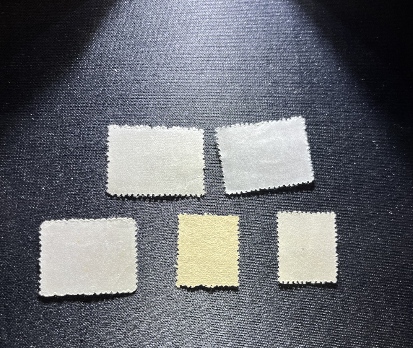洪涛臻品 精选邮票限时拍卖第二十期 解放区邮票5枚，包原票，品相自定