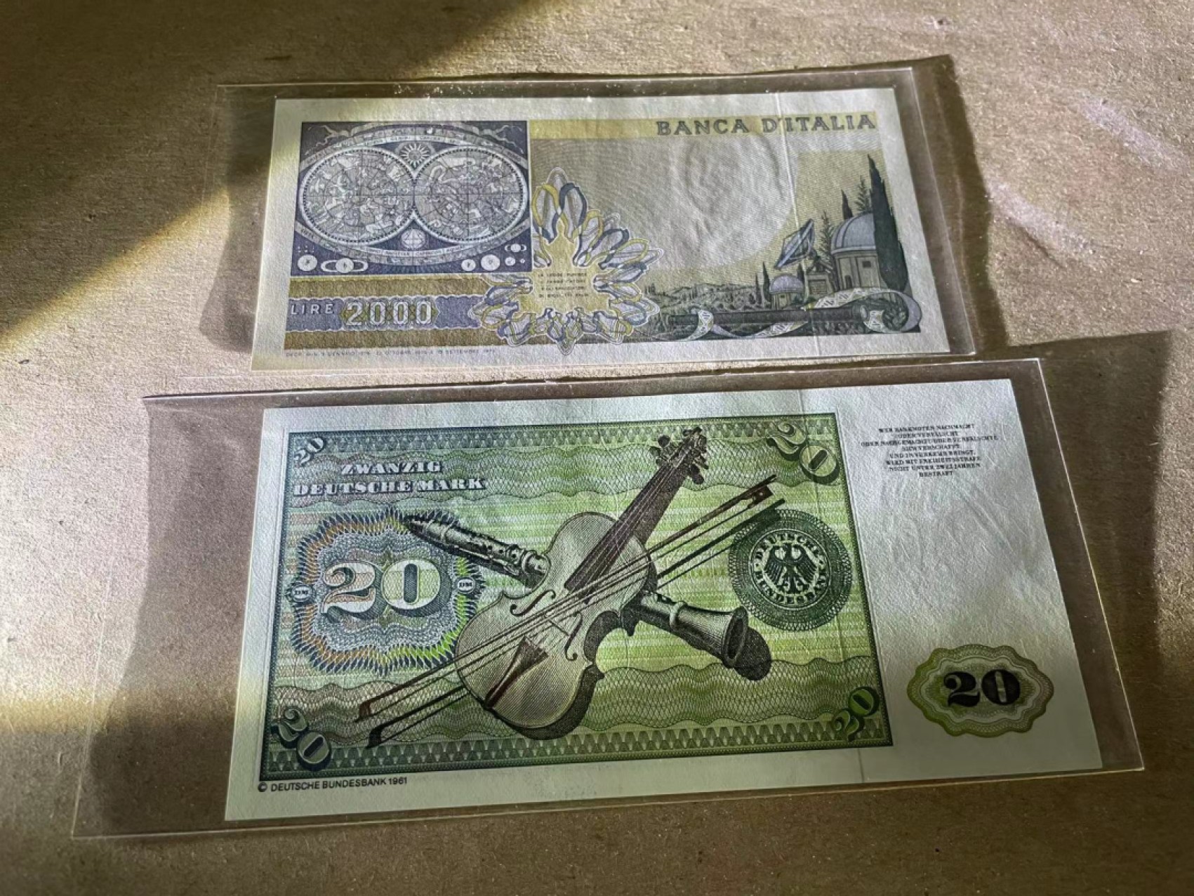 【Blue Auction】✨世界纸币精拍第222期 ——冠军舍那 【一组2张】德国 1980年20马克 全新UNC&意大利 伽利略 2000里拉 AU品相 