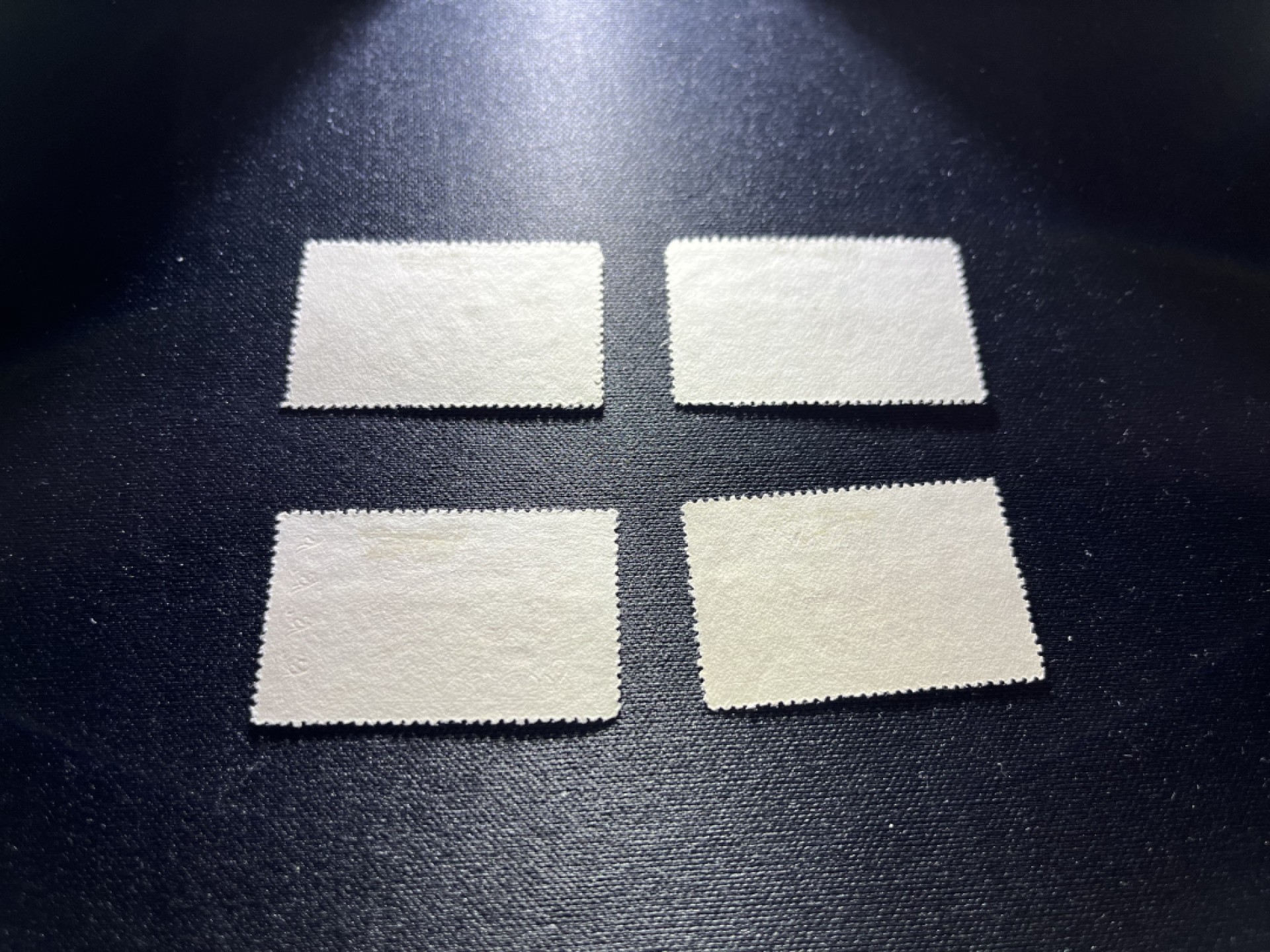 洪涛臻品 精选邮票限时拍卖第二十期 特6敦煌新全，全品，背面轻微胶贴贴痕迹见3图，别无问题
