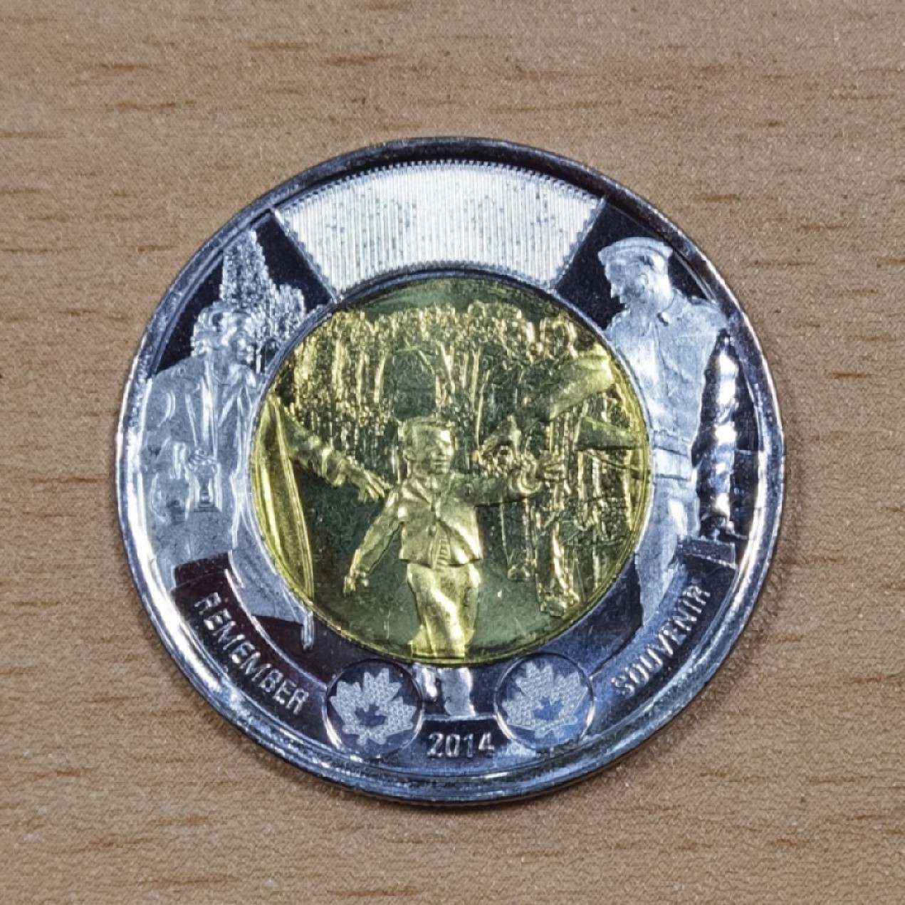北京马甸外国币专卖微拍第八十四期，外国非贵金属流通币，纪念币专场，加中国近年邮票若干，陆续上新，欢迎关注 原光未流通2014年加拿大二战经典照片：爸爸等我。双色纪念币 