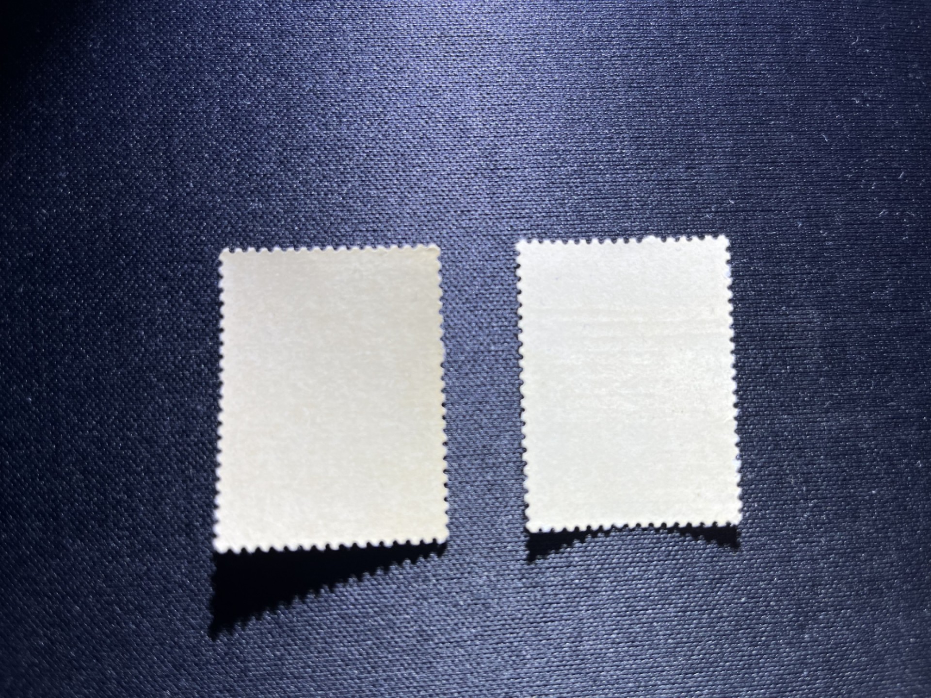 洪涛臻品 精品邮票限时拍卖第二十一期 纪93杜甫 ，版撕货，背胶白的少见，几乎全品，8分一角轻微软折，赵涌一套全品价格8000多还一票难求，包过灯，注意捡漏