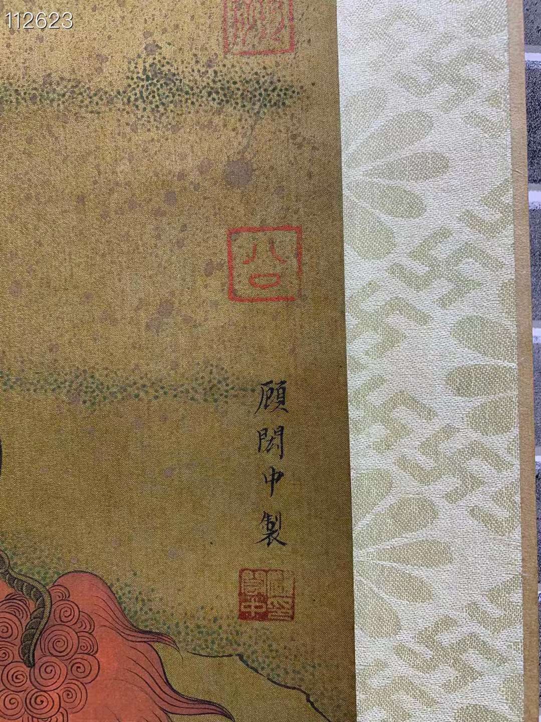 顾闳中（910～980），江南人，五代十国中南唐人物画家，丝绢人物画，材质，绢布，画工精细，人物神情生动，线条流畅，保存完整。