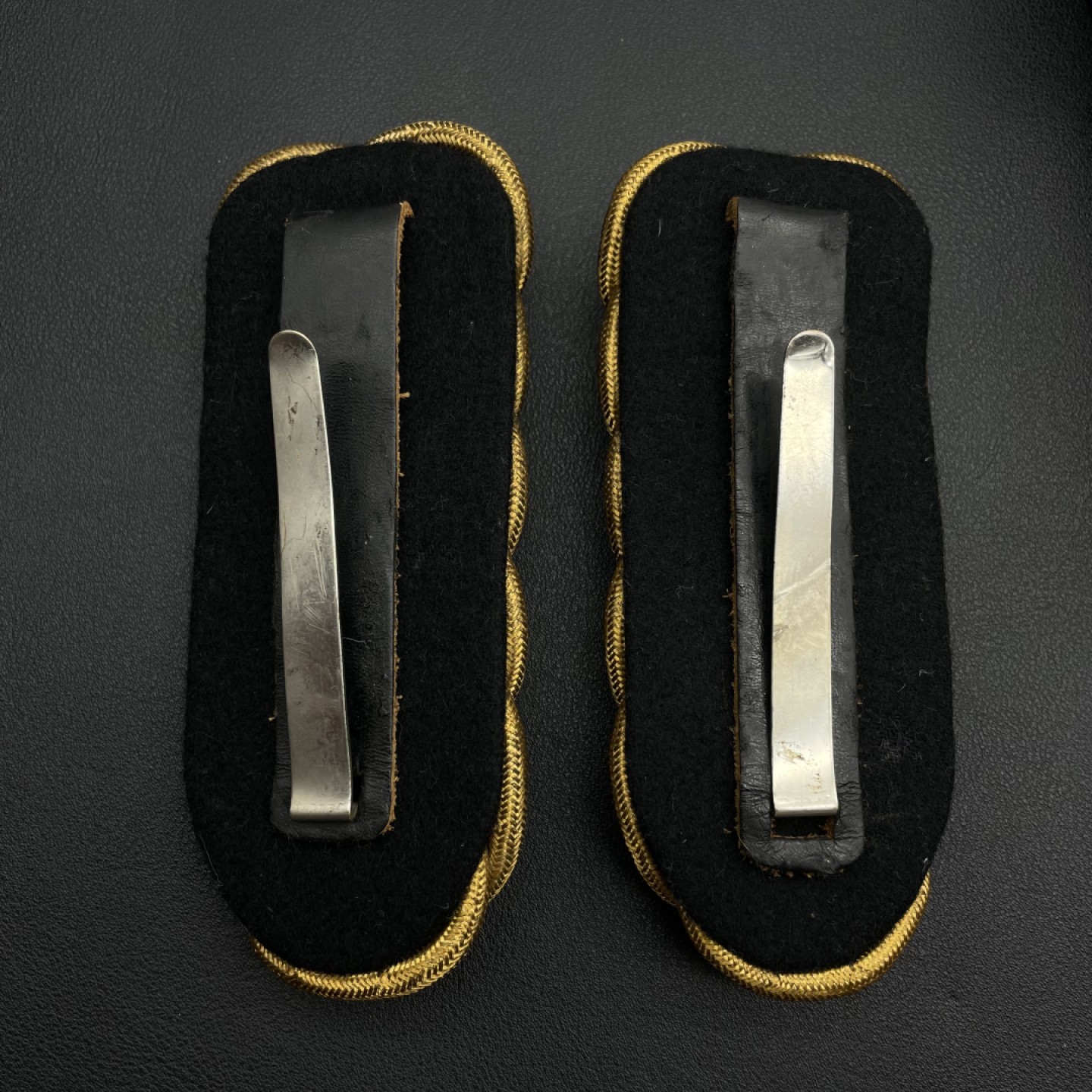 勋章奖章交易所9月10日群拍 日本80年代后的日警冬礼服肩章