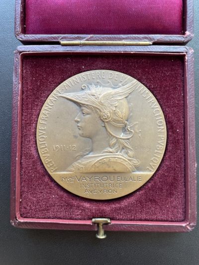 欧洲章牌–拍卖第6场 - O.Roty～法国初等教育戎装玛丽安娜原盒铜章