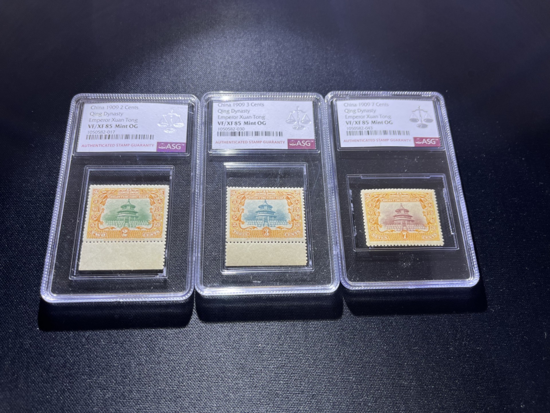 洪涛臻品 精品邮票限时拍卖第二十一期 清宣统登基邮票新 ASG评级85分OG，部分带边纸，大块精挑送评，105最严格出分，110多年前的邮票，能评到85分实属不易，一套90分的拍下来要六七千元，且拍且珍惜，价值洼地，注意捡漏