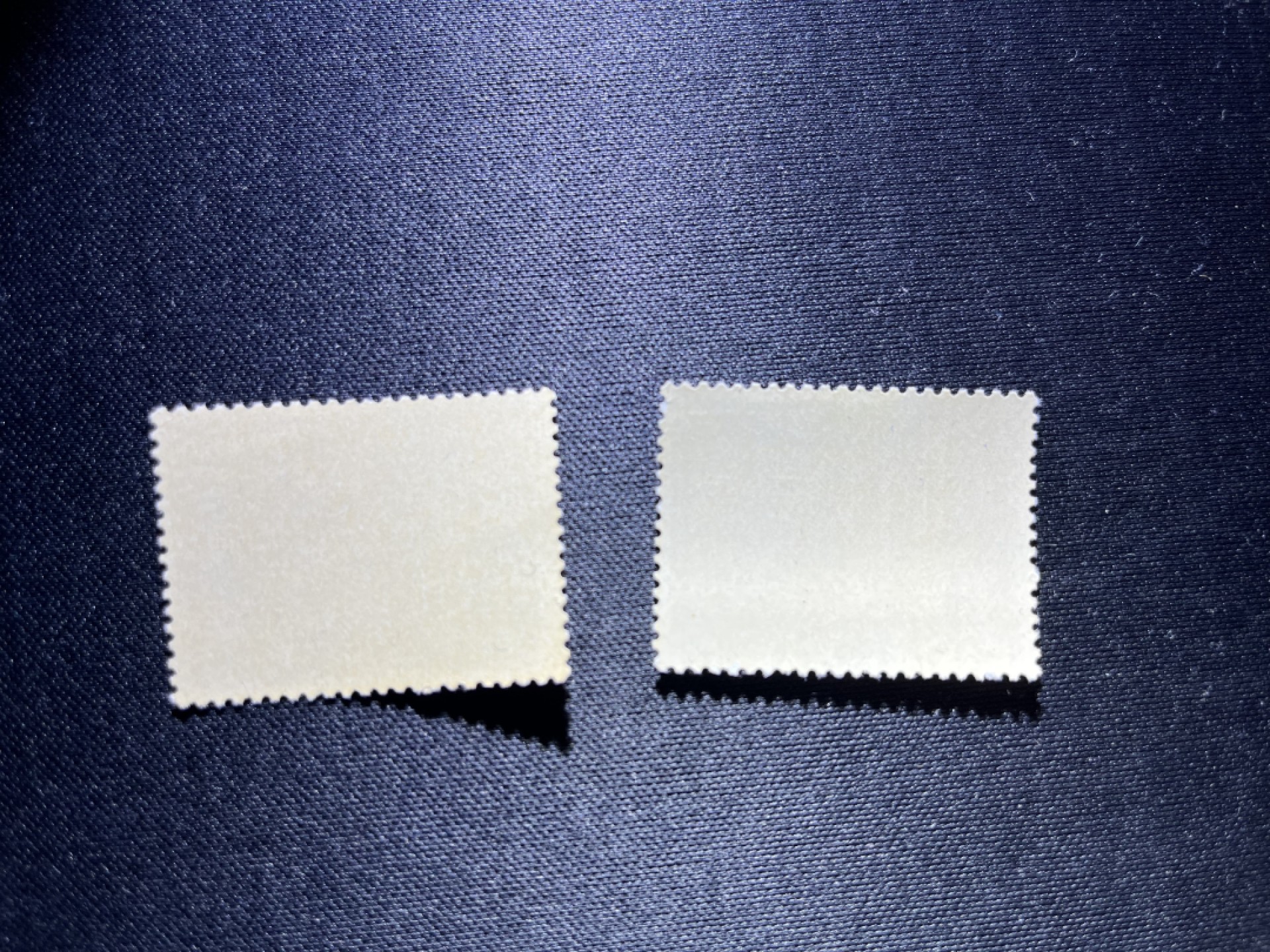 洪涛臻品 精品邮票限时拍卖第二十一期 纪93杜甫 ，版撕货，背胶白的少见，几乎全品，8分一角轻微软折，赵涌一套全品价格8000多还一票难求，包过灯，注意捡漏