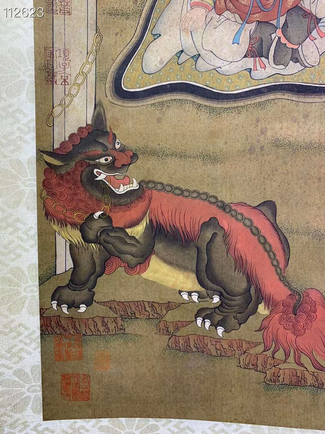 顾闳中（910～980），江南人，五代十国中南唐人物画家，丝绢人物画，材质，绢布，画工精细，人物神情生动，线条流畅，保存完整。