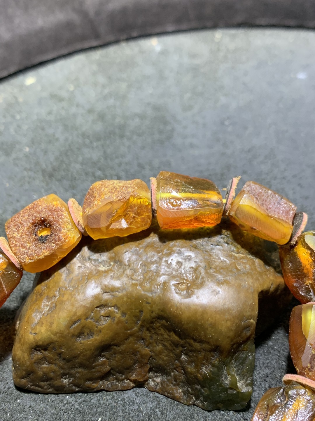 精美天然乌克兰蜜蜡原石打磨随形手串1条！