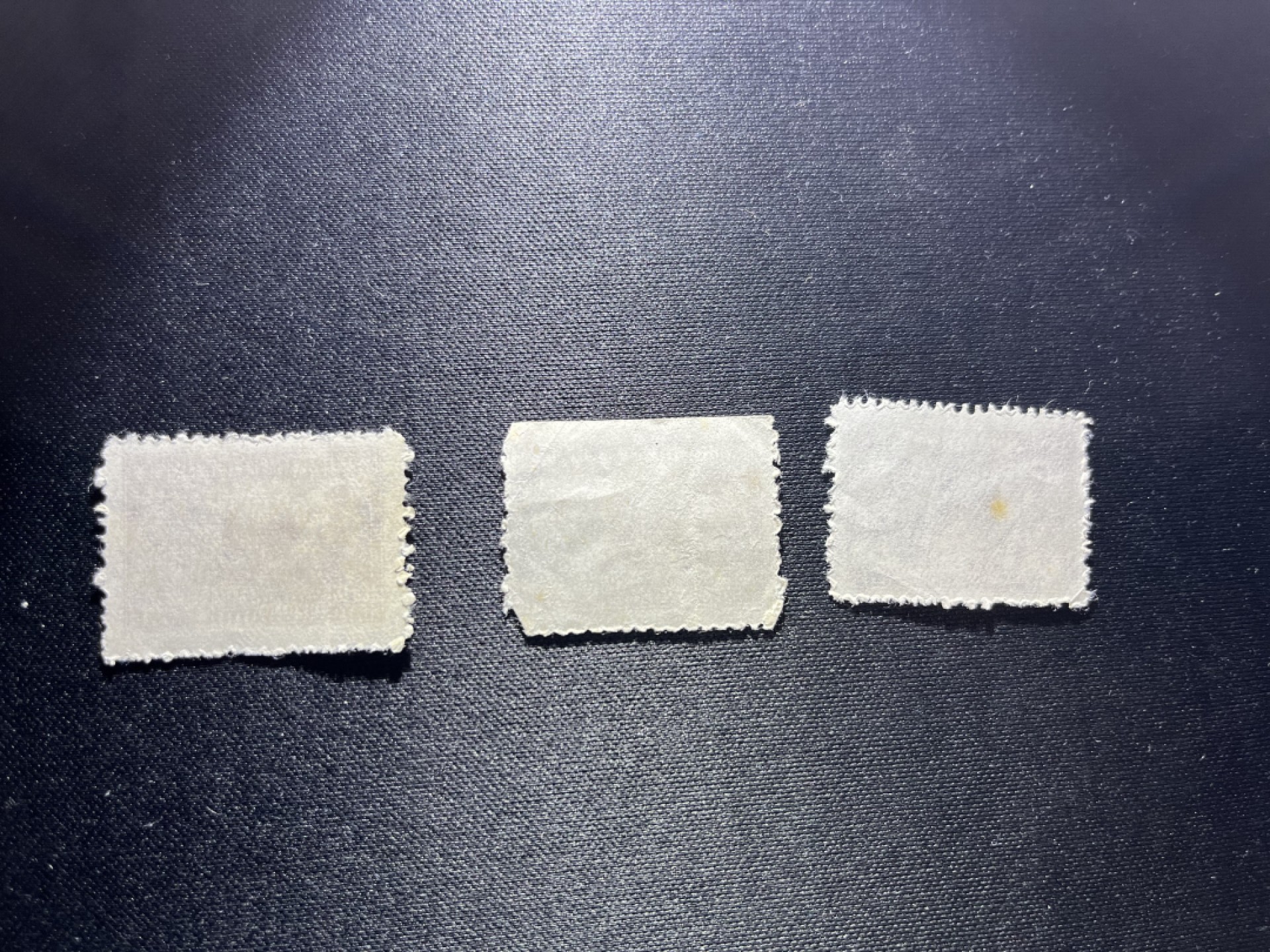 洪涛臻品 精品邮票限时拍卖第二十一期 华东解放区，淮海战役胜利纪念邮票3枚，1枚漏齿，上品