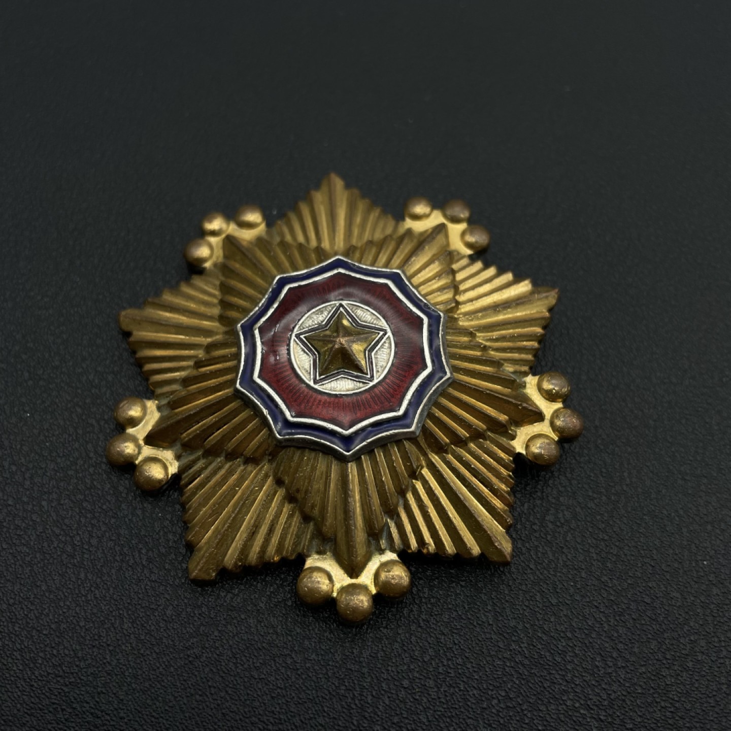 勋章奖章交易所9月10日群拍 朝鲜一级国旗勋章