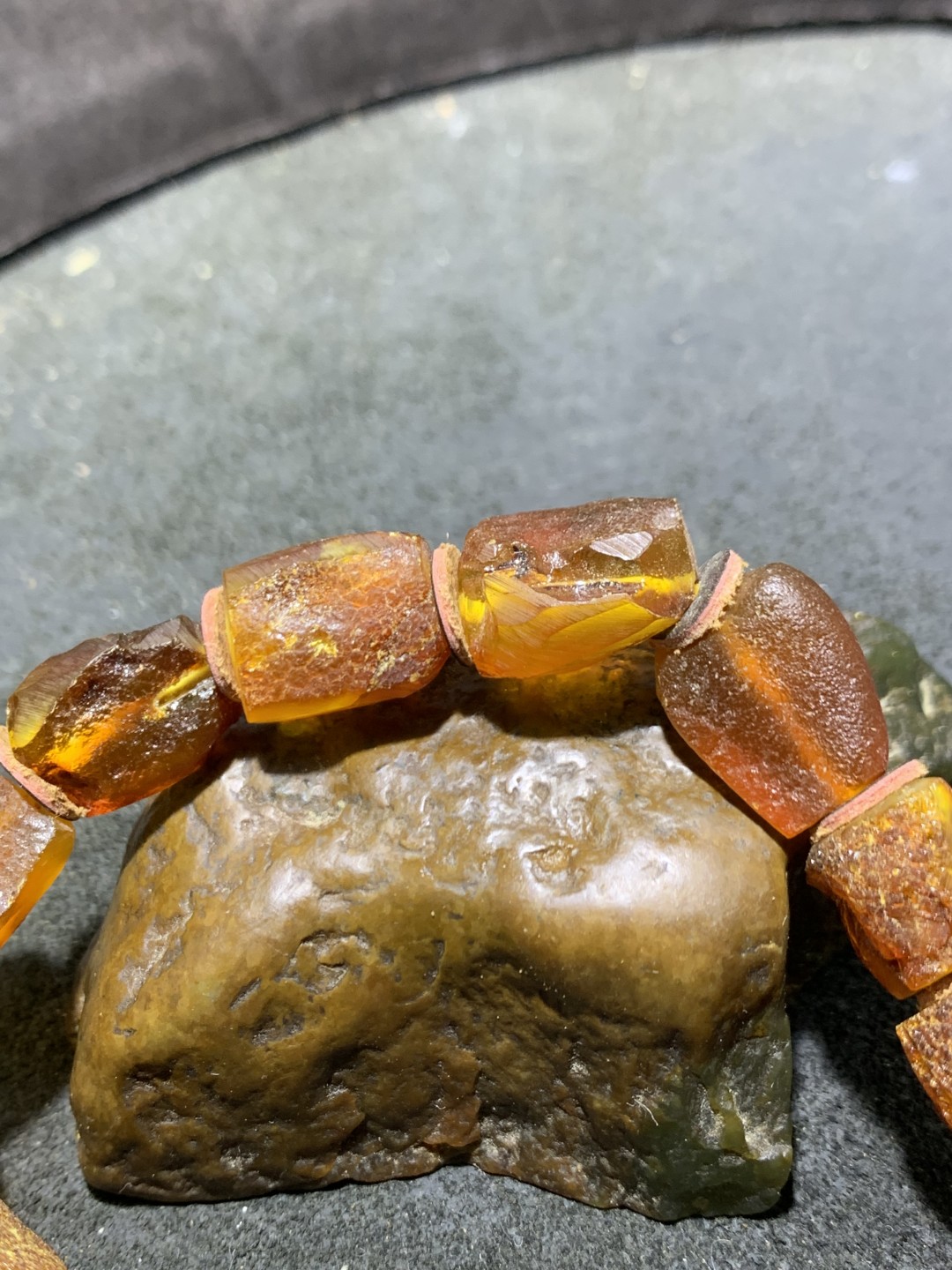 精美天然乌克兰蜜蜡原石打磨随形手串1条！