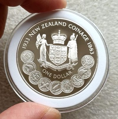 勋奖章、古币铜钱、老银器、各国硬币，彼得堡世界钱币勋章拍卖第16期 - 新西兰1983年1元精制纪念银币，货币发行50周年，币中币造型，克朗型27克925银