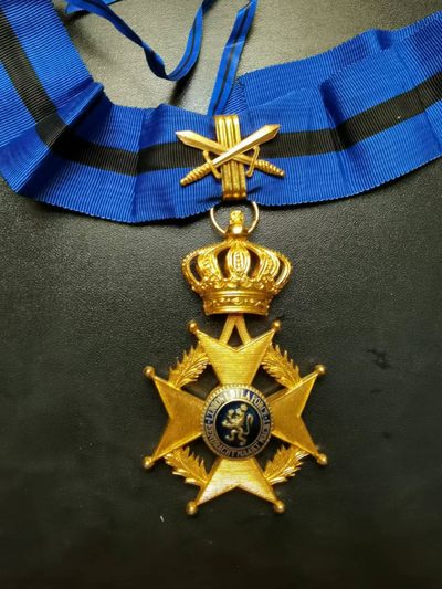 号角文化中秋特拍专场 - 比利时军事版（带剑）指挥官级利奥波德二世勋章 双语版