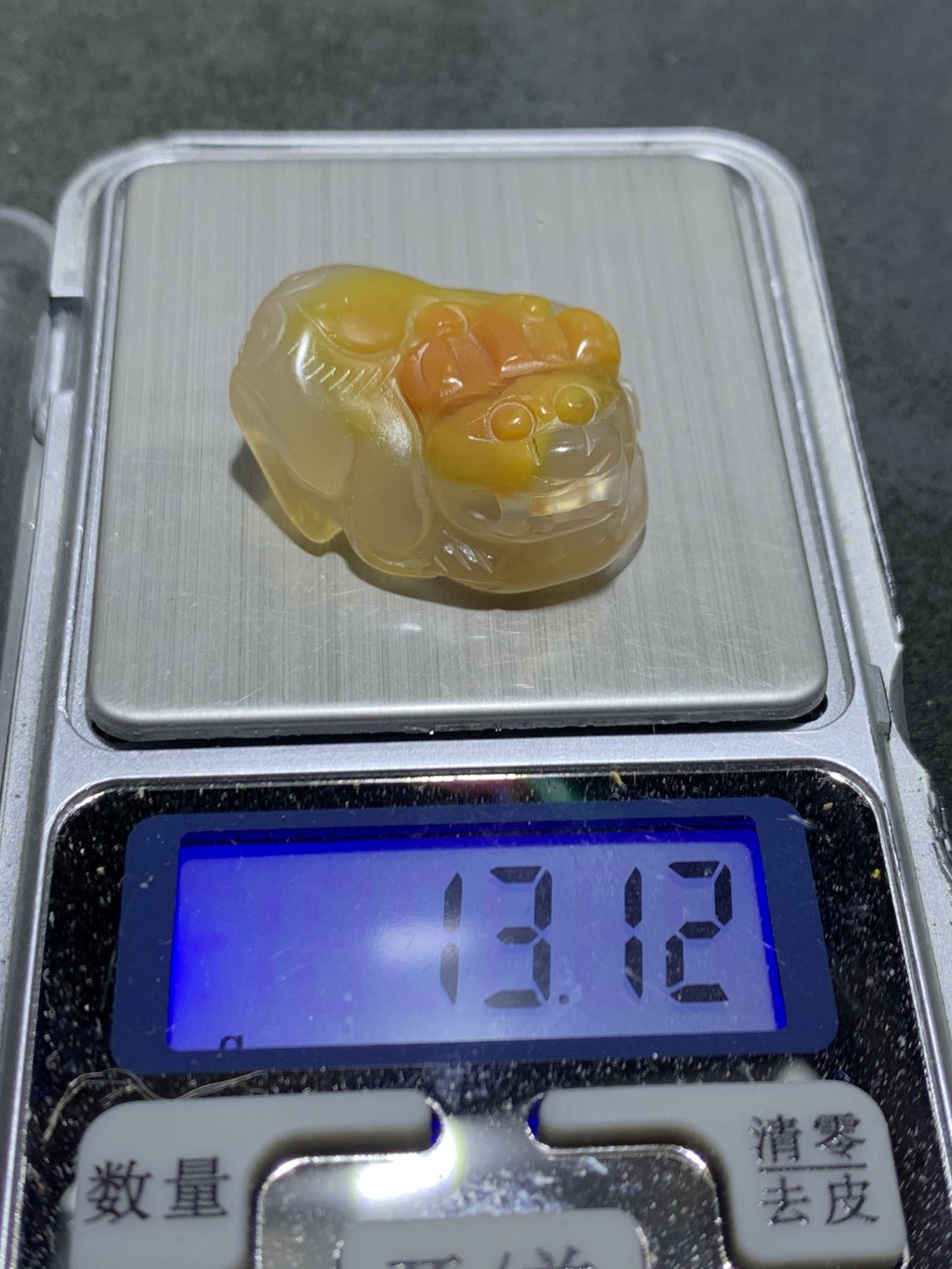 精美蒙料战国红玛瑙俏色巧雕貔貅吊坠一个，
