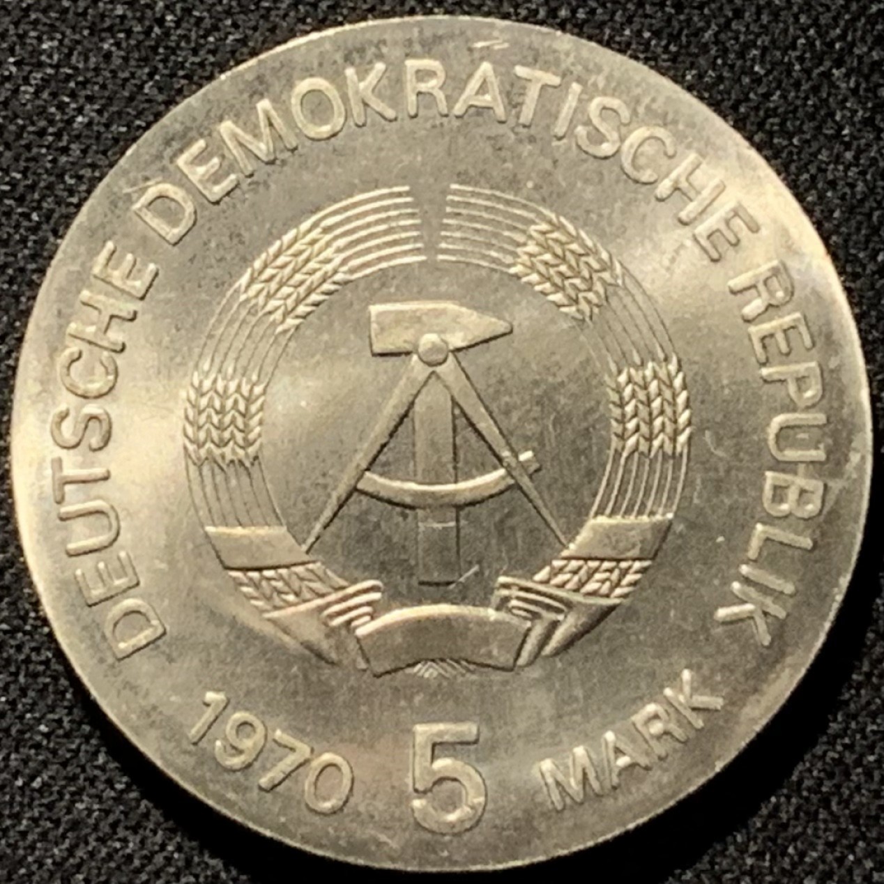 紫瑗钱币——第206期拍卖 民主德国 1970年 物理学家 伦琴诞辰125周年 5马克 纪念币 UNC