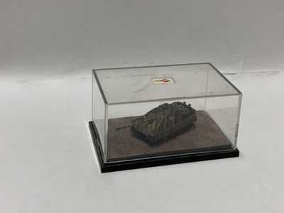 零元拍：又翻出近二十年的老宝贝，威龙CANDO系列成品战车模型，比例1/72？1/144？我也搞不清楚了，反正是全新的，喜欢的来吧，自带亚克力罩。 - 零元拍：又翻出近二十年的老宝贝，威龙CANDO系列成品战车模型，比例1/72？1/144？我也搞不清楚了，反正是全新的，喜欢的来吧，自带亚克力罩。