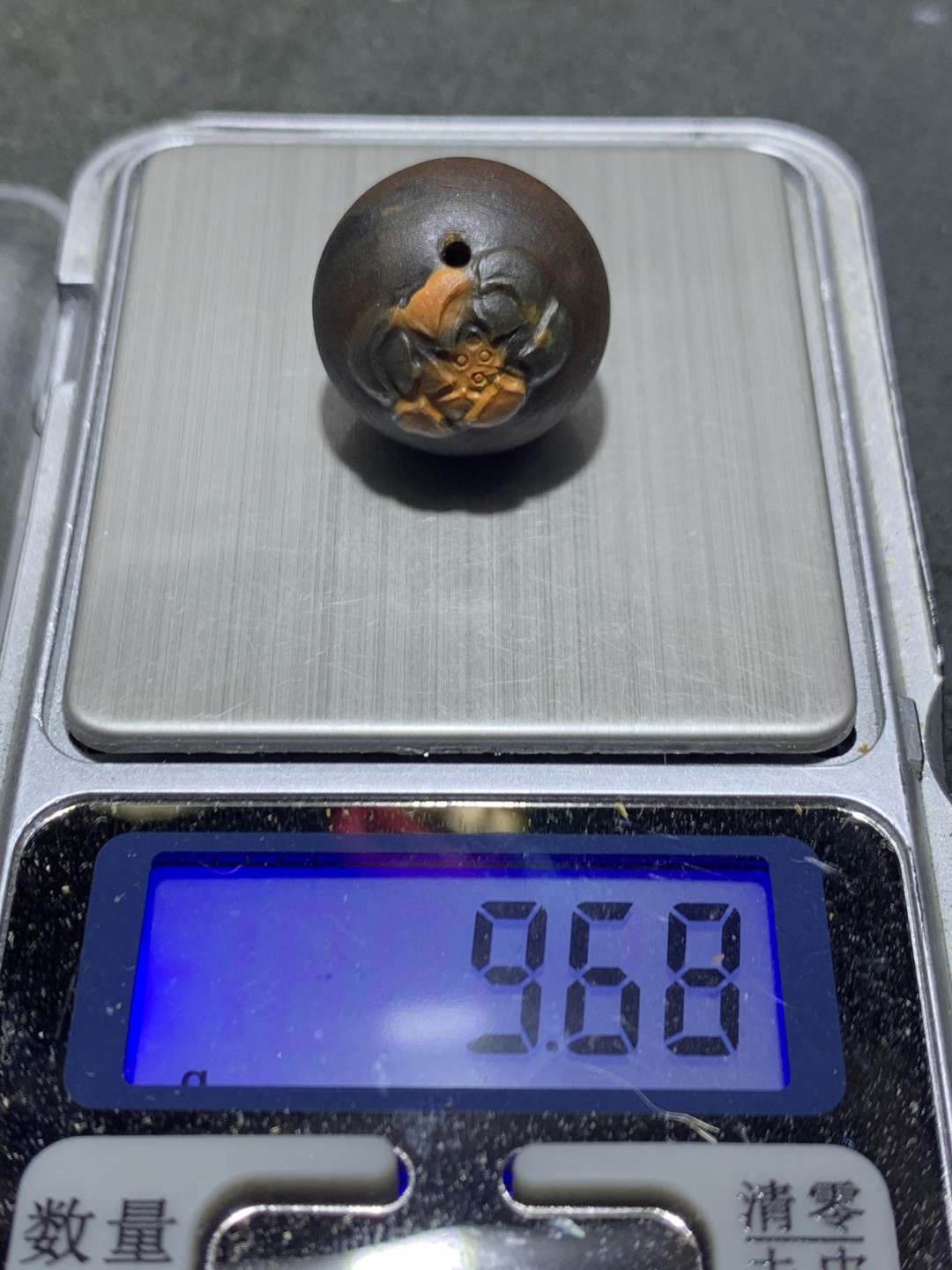 精美冰飘亚光冻料战国红玛瑙巧雕荷花圆珠一个，寓意：和和美美