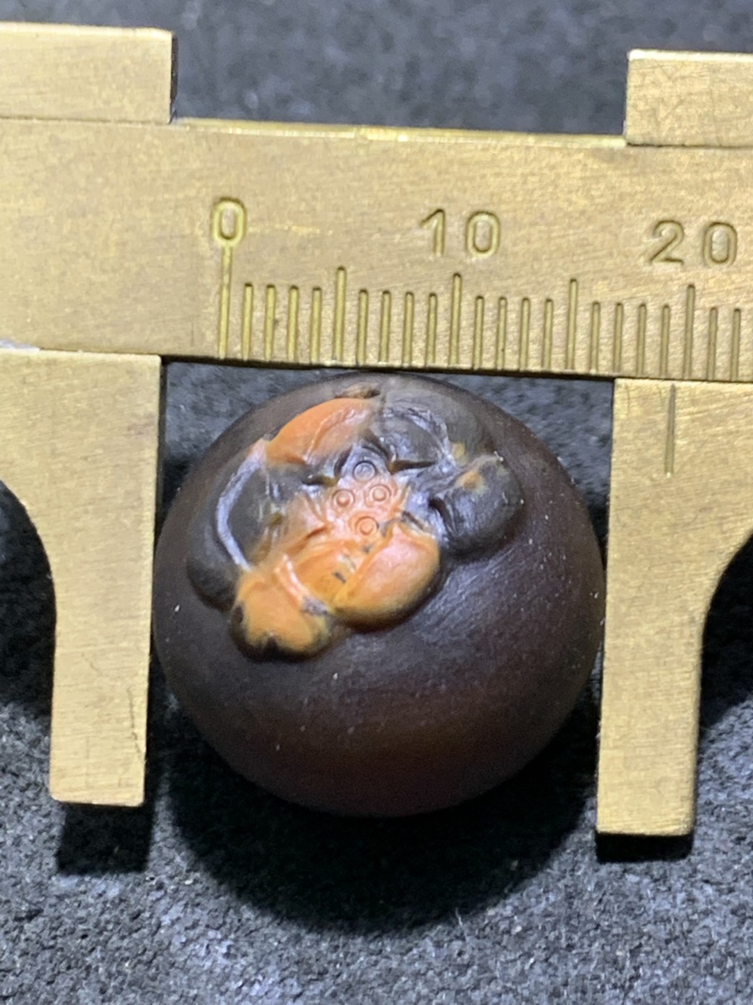 精美冰飘亚光冻料战国红玛瑙巧雕荷花圆珠一个，寓意：和和美美