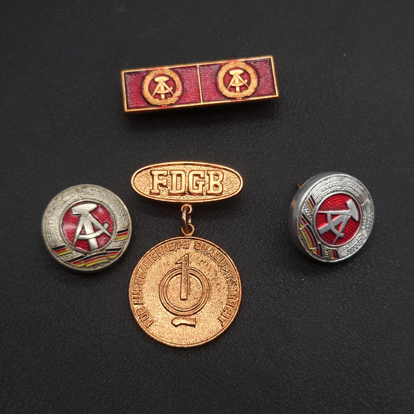 勋章奖章交易所9月18群拍（间隔10秒自动拍卖） 东德一组