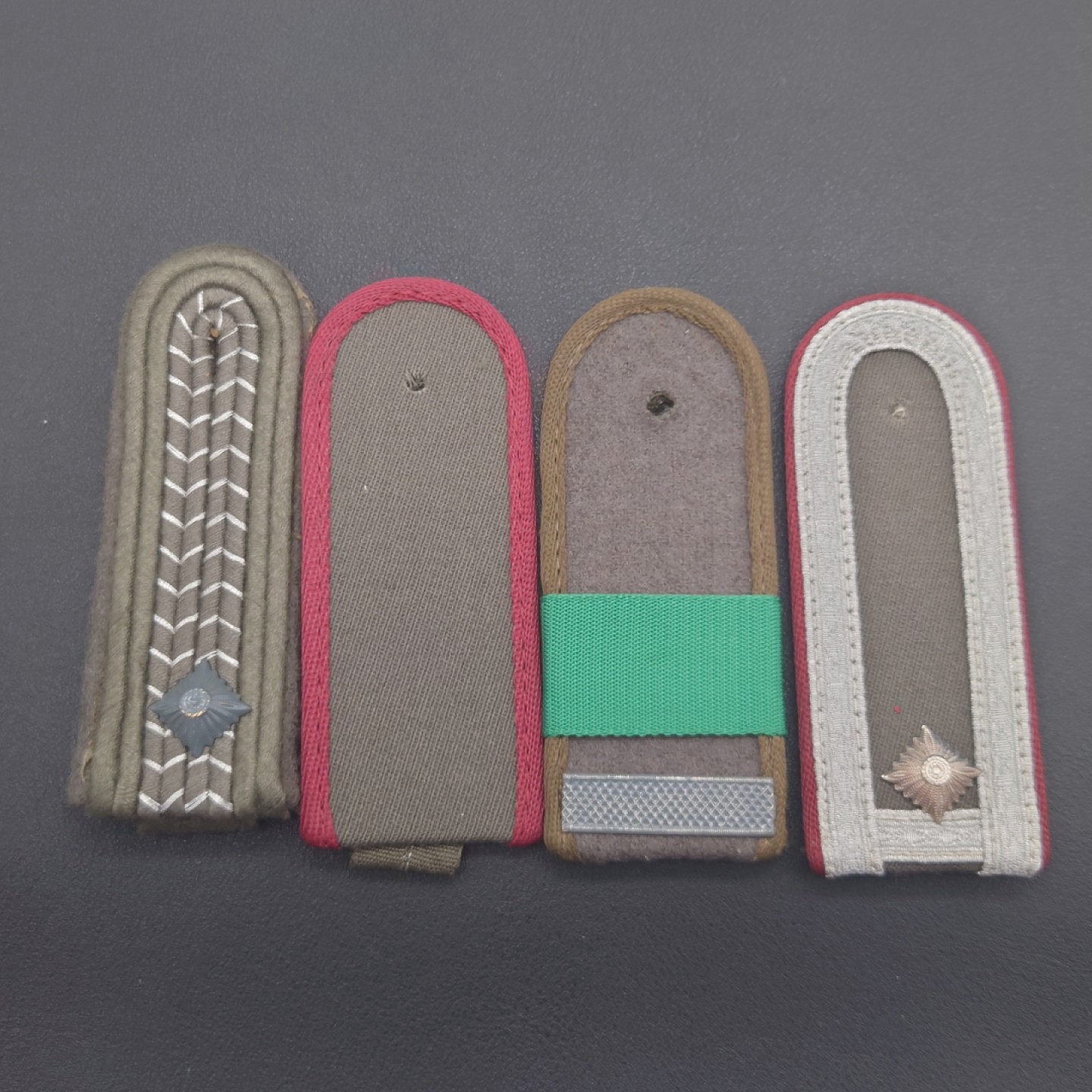 勋章奖章交易所9月18群拍（间隔10秒自动拍卖） 找不到另一半的东德简章