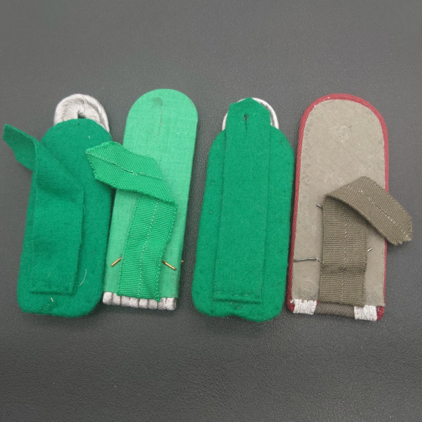 勋章奖章交易所9月18群拍（间隔10秒自动拍卖） 没有另一半的东德简章