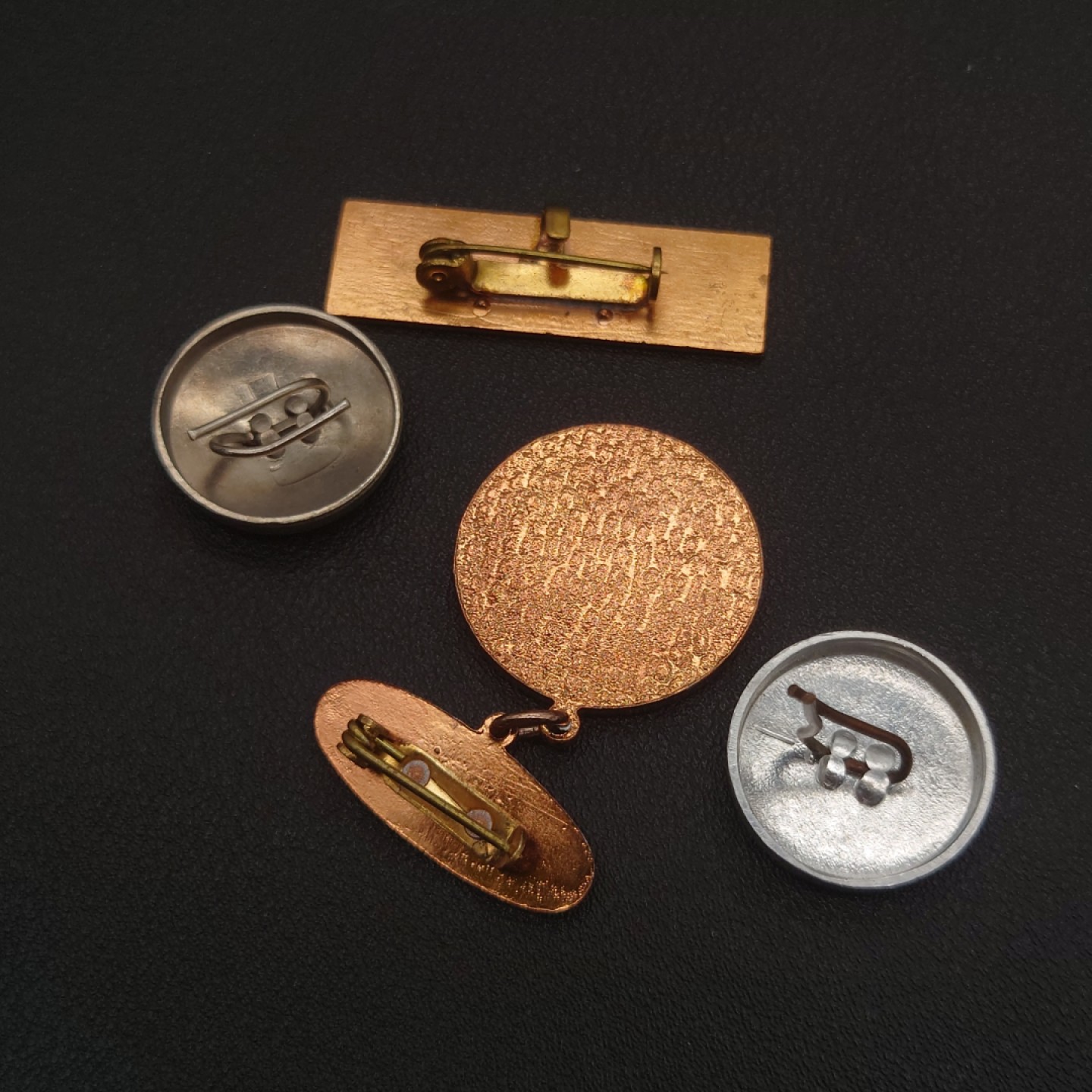 勋章奖章交易所9月18群拍（间隔10秒自动拍卖） 东德一组