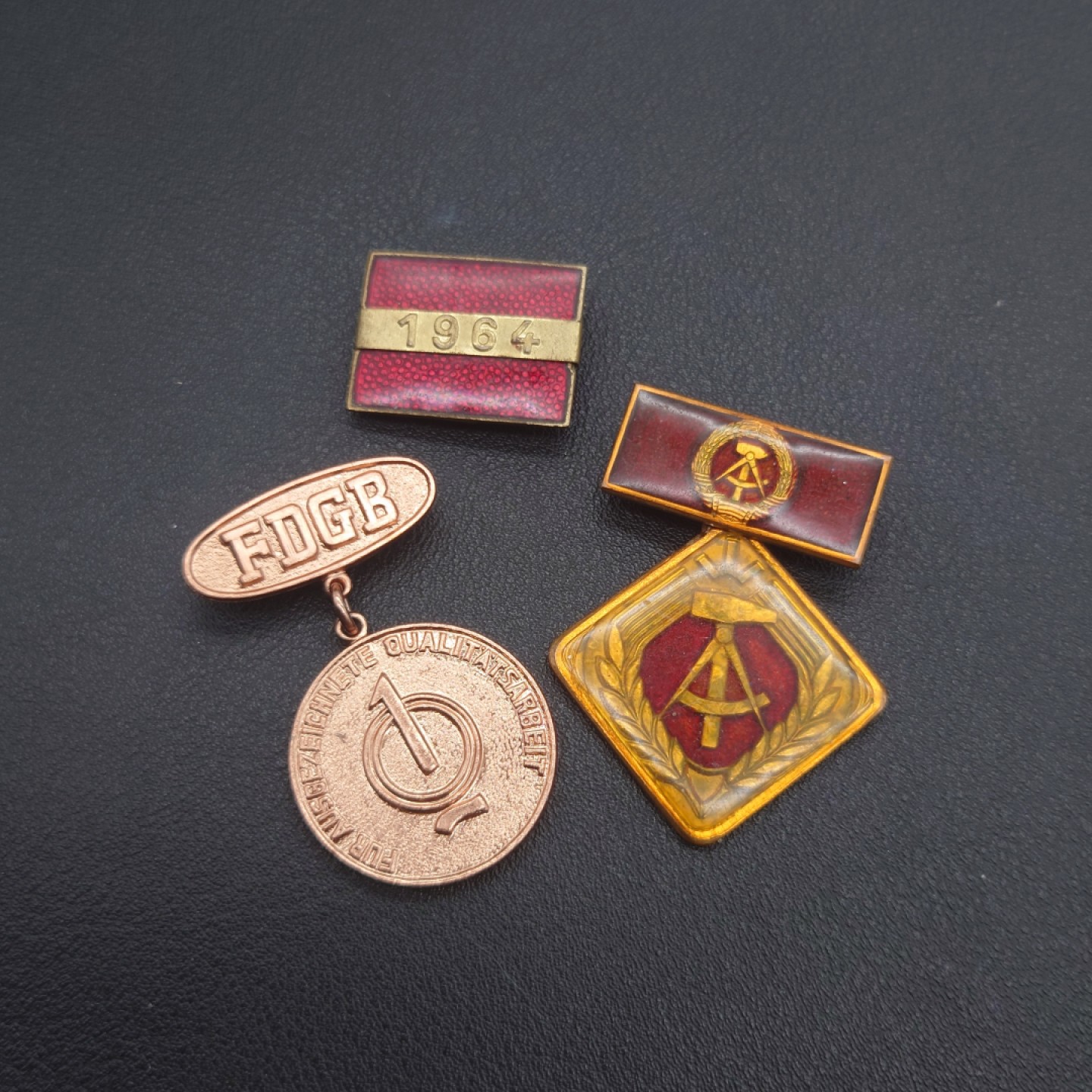 勋章奖章交易所9月18群拍（间隔10秒自动拍卖） 东德一组