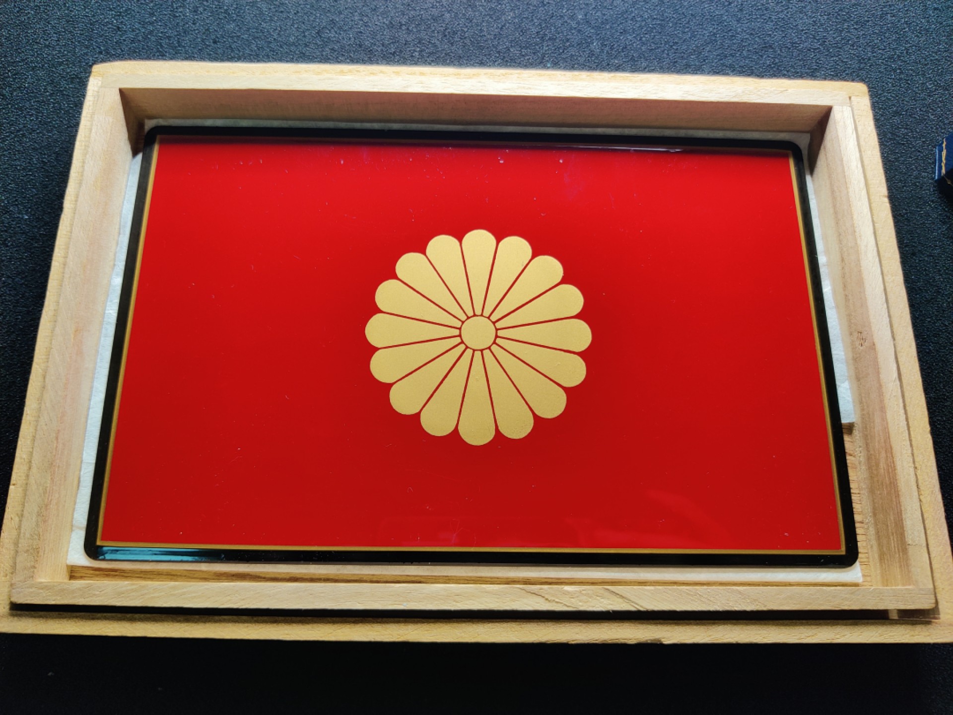 全场0元起拍 咸鱼国勋章拍卖专场 日本 叙勋纪念漆器 皇室菊花纹样式