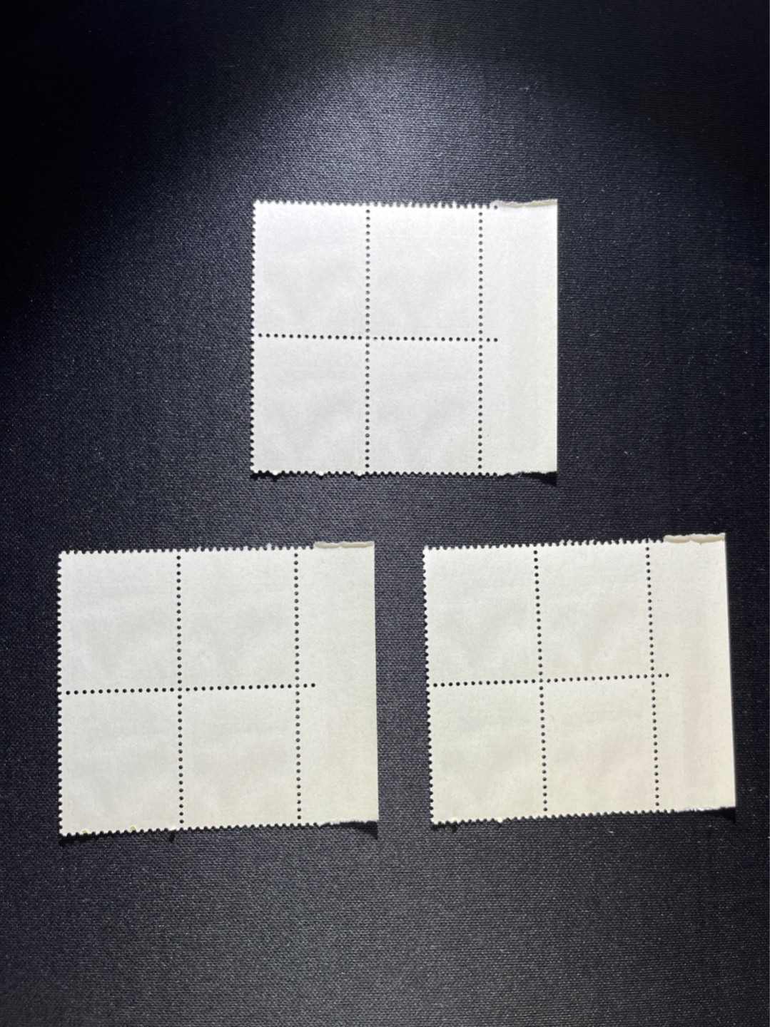 洪涛臻品 精选邮票限时拍卖第二十五期 普18  1分煤炭  纯红色标方连3组，经典小票，雕刻版，纯红色标非常漂亮。版撕嘎嘎绝，买到就是赚到，光线效果不理想，背面非常白，放心拍，全品可评级