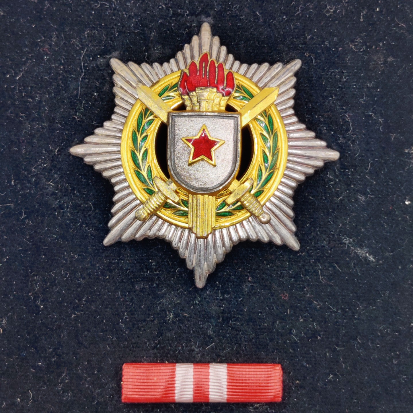 全场0元起拍 咸鱼国勋章拍卖专场 南斯拉夫 二级军事功勋勋章 带盒略 银制带标