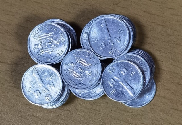 北京马甸外国币专卖微拍第八十四期，外国非贵金属流通币，纪念币专场，加中国近年邮票若干，陆续上新，欢迎关注 摩尔多瓦1分50枚