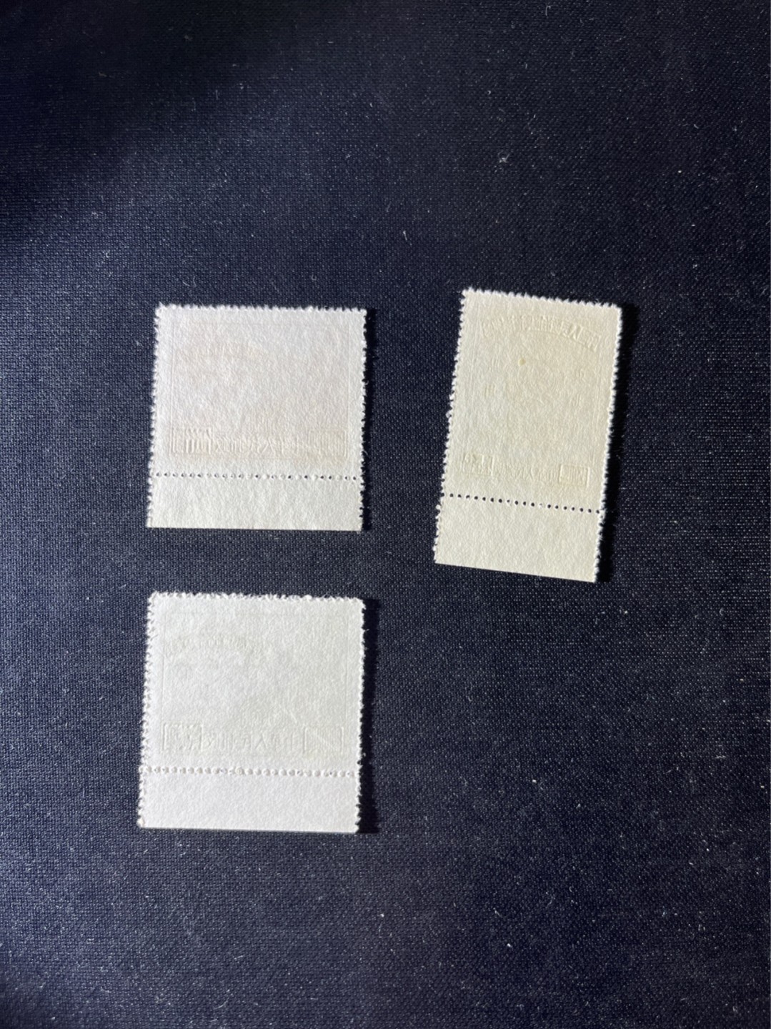 洪涛臻品 精选邮票限时拍卖第二十五期 纪2政协东北贴用新3枚，缺4-3，版撕全品，个别极其轻微原始压痕，不影响品相，再凑一枚就成套，喜欢不要错过，注意捡漏