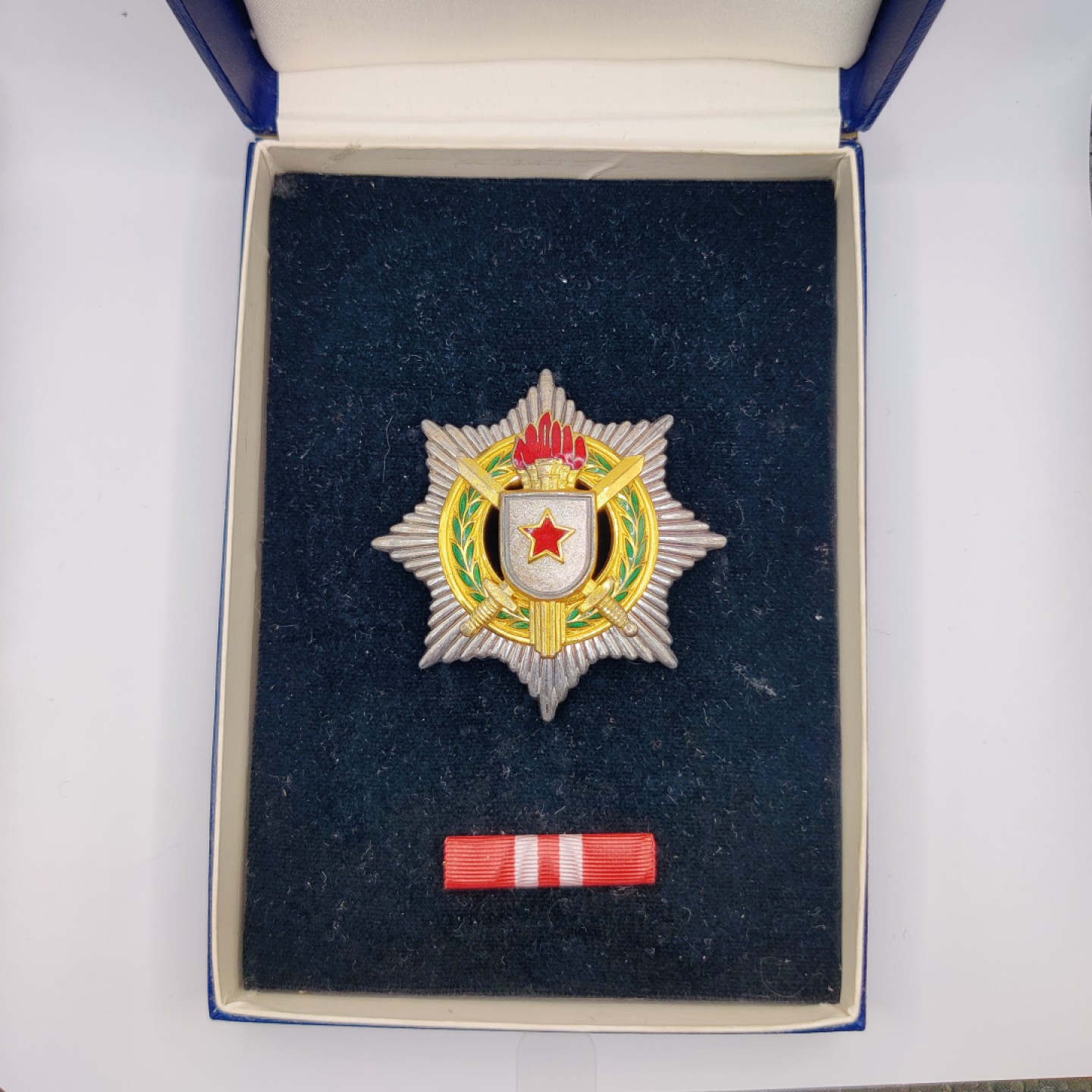 全场0元起拍 咸鱼国勋章拍卖专场 南斯拉夫 二级军事功勋勋章 带盒略 银制带标