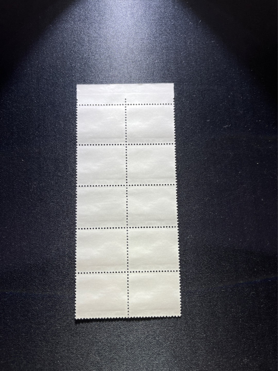 洪涛臻品 精选邮票限时拍卖第二十五期 普无号 天安门红太阳  上数字  边纸10连一组，版撕嘎嘎绝，收藏级品相，集邮册中不可或缺的一组。全品可评级，喜欢不要错过