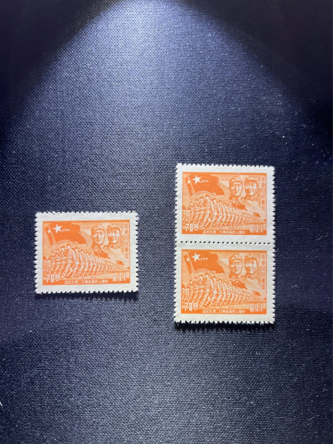 洪涛臻品 精选邮票限时拍卖第二十五期 1949年发行的进军图邮票 70元面值，3枚一组，全品，进军图纸张薄，多数都有折痕，一版进军图撕的零七八碎也找不出十几二十张可以评级的全品。无折痕的全品必须收藏一组，注意捡漏