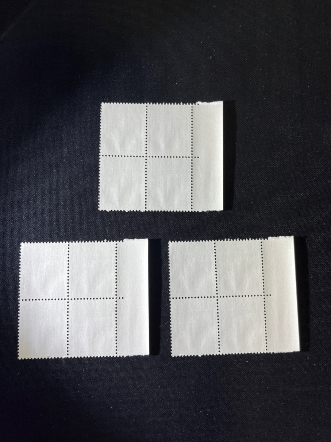 洪涛臻品 精选邮票限时拍卖第二十五期 普18  1分煤炭  纯红色标方连3组，经典小票，雕刻版，纯红色标非常漂亮。版撕嘎嘎绝，买到就是赚到，光线效果不理想，背面非常白，放心拍，全品可评级