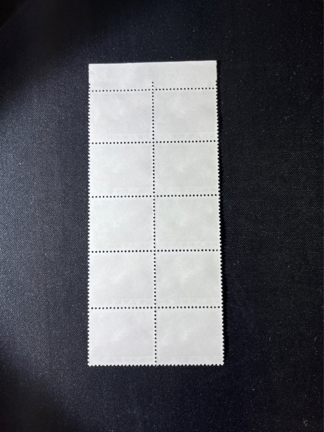 洪涛臻品 精选邮票限时拍卖第二十五期 普无号 天安门红太阳  上数字  边纸10连一组，版撕嘎嘎绝，收藏级品相，集邮册中不可或缺的一组。全品可评级，喜欢不要错过