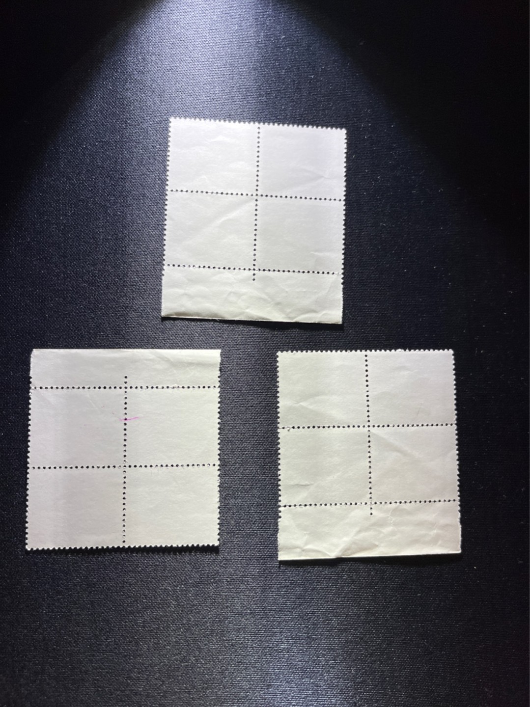洪涛臻品 精选邮票限时拍卖第二十五期 普14 革命圣地  4分枣园  厂名  数字  方连3组  上品  有折，1枚背面染色