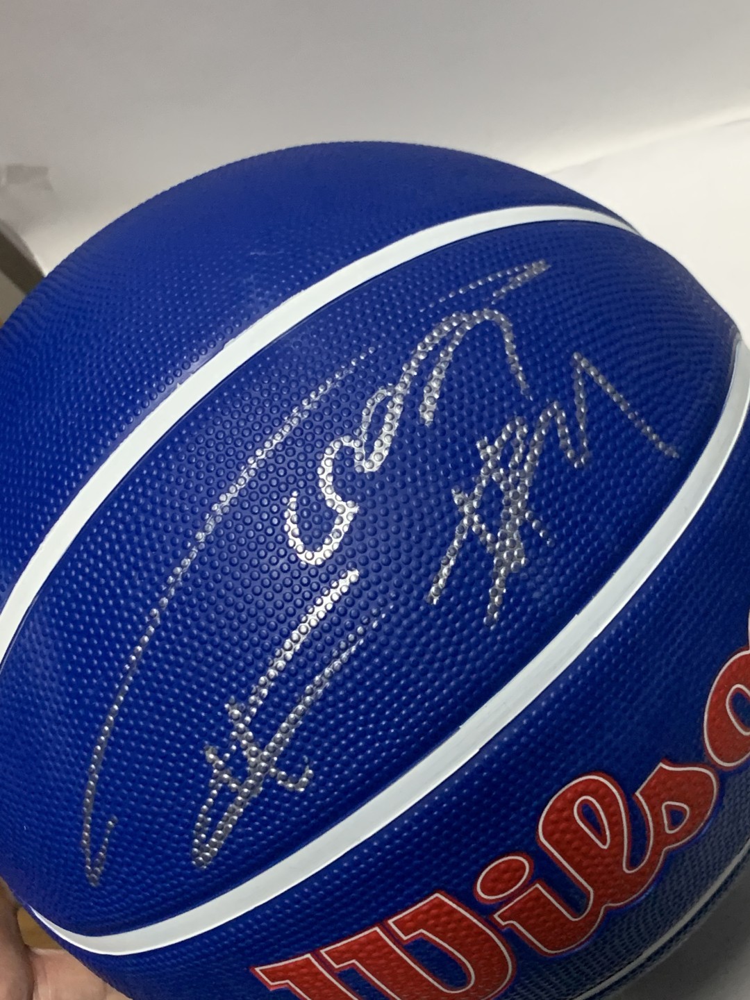 零元拍：NBA历史第一大前锋，五夺NBA总冠军、三届总决赛最有价值球员FMVP、两个常规赛MVP获得者，圣安东尼奥马刺队魂“石佛”邓肯亲笔签名，NBA75周年官方纪念珍藏球！