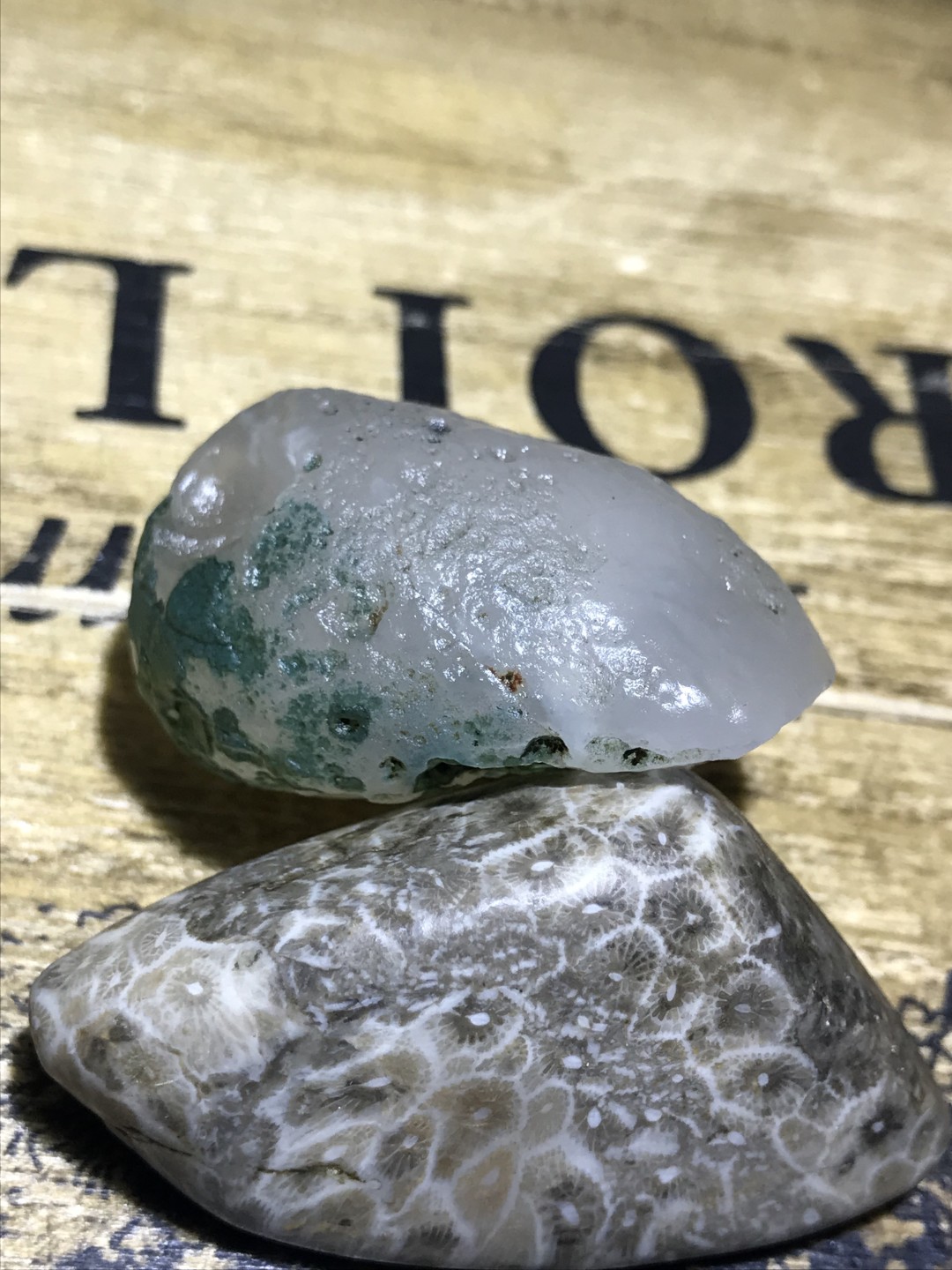 天然戈壁阿拉善麻皮玛瑙原石大吊坠一个，