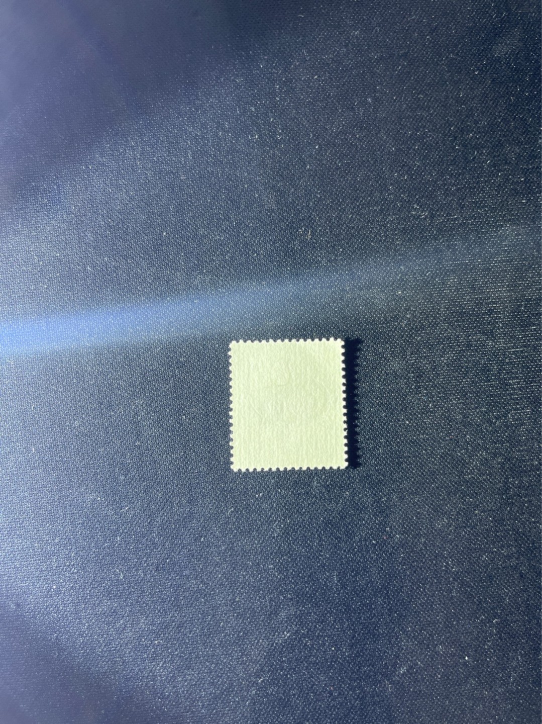 洪涛臻品 精选邮票限时拍卖第二十六期 T80生肖猪  1枚，轻微软折，上品，齿孔饱满，背面雪白，带硅胶手套撕版没有触痕，版撕红猪数量有限，注意捡漏