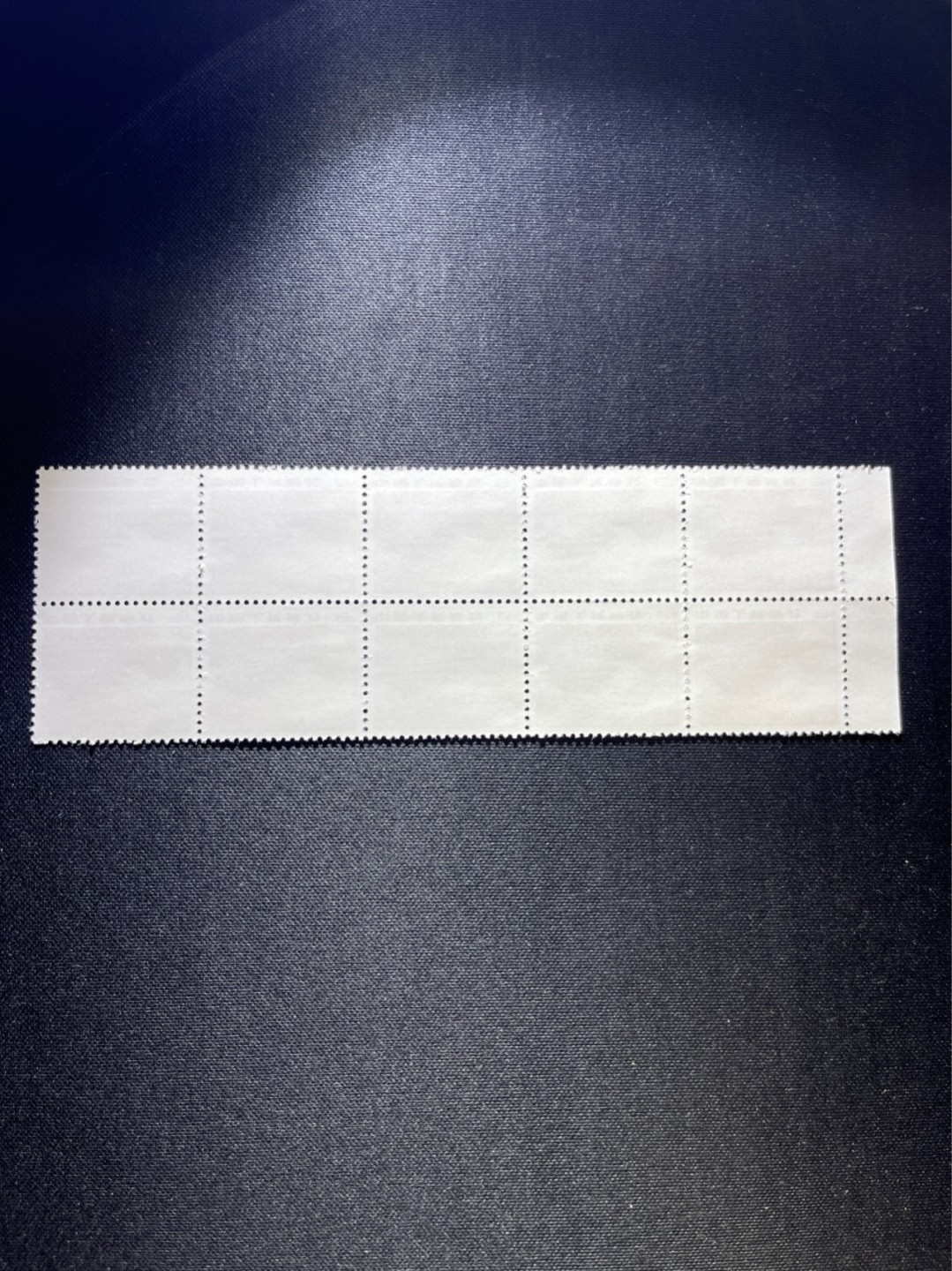 洪涛臻品 精选邮票限时拍卖第二十六期 普无号 天安门红太阳  上数字  边纸10连一组，版撕嘎嘎绝，收藏级品相，集邮册中不可或缺的一组。全品可评级，喜欢不要错过
